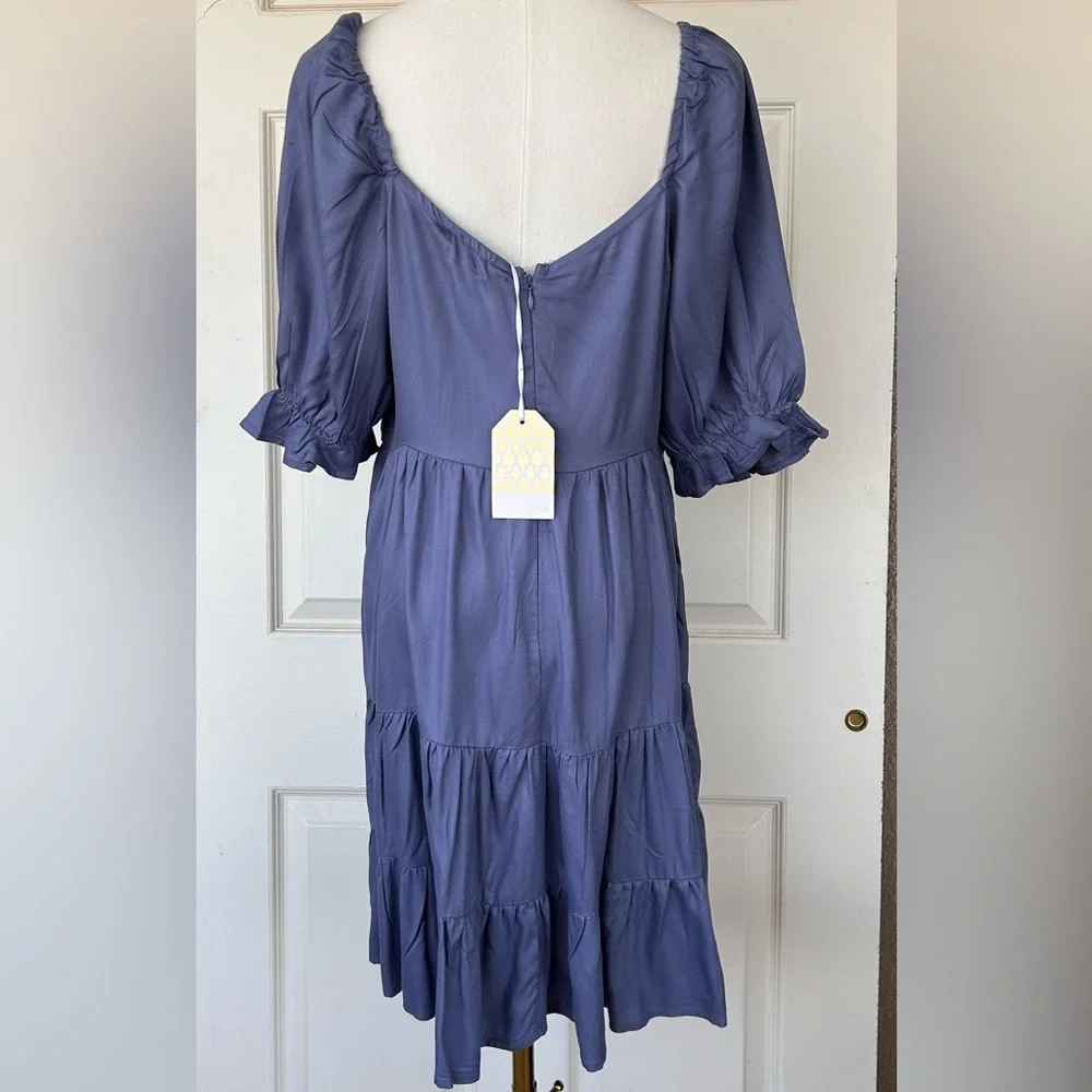 Beyond Words‎ Tiered Puffed Sleeve Soft Queen Anne Neckline Size Large